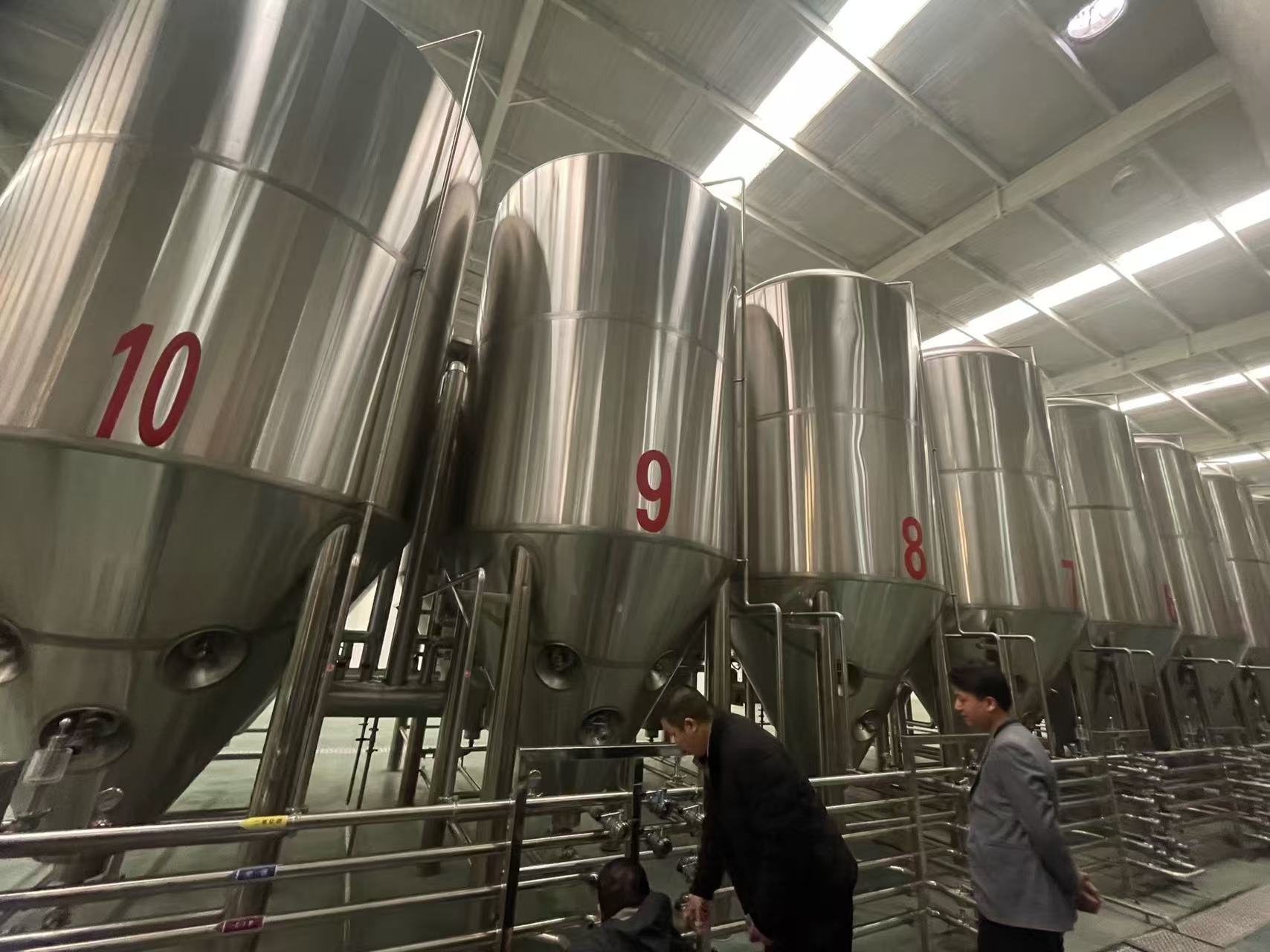 宁陕精酿啤酒设备厂—平面布置、设备设计、制造、调试、培训等一条龙服务